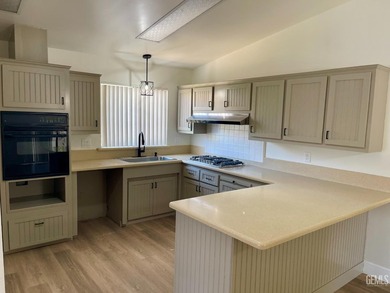 Welcome to 3386 Greenacre Drive! This spacious 3-bedroom - photo 2