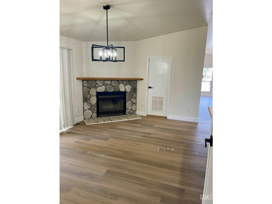 Welcome to 3386 Greenacre Drive! This spacious 3-bedroom - photo 4