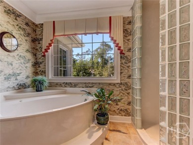 Elegant Lagoon-Front Home in Oakridge |4BR | 3.5BA | 4,722 Sq - photo 14
