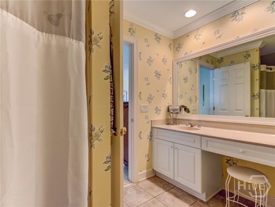 Elegant Lagoon-Front Home in Oakridge |4BR | 3.5BA | 4,722 Sq - photo 18