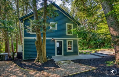 Set on the shores of Lake Champlain in Westport, this classic - photo 7