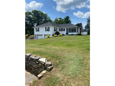 Welcome to this well-maintained, one-owner home, offering 3 - photo 4