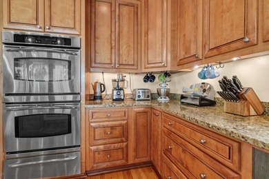Spacious custom-built quality home offering OUTSTANDING OCEAN - photo 11