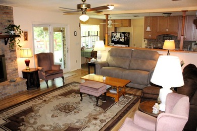 Welcome to this beautifully maintained all-brick ranch-style - photo 12