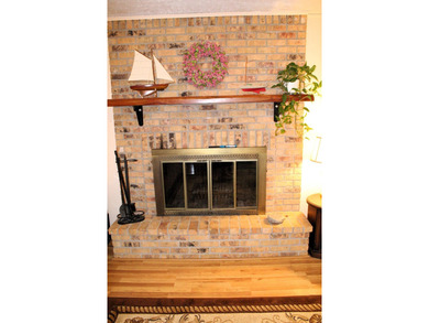 Welcome to this beautifully maintained all-brick ranch-style - photo 14