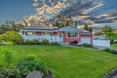 Welcome to this charming and well-maintained Ranch, perfectly - photo 2