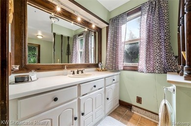 LOCATION, LOCATION, LOCATION, CLEAN UPDDATED 4 BDRM, 2 FULL BATH - photo 32