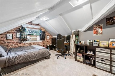 LOCATION, LOCATION, LOCATION, CLEAN UPDDATED 4 BDRM, 2 FULL BATH - photo 39