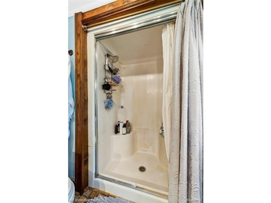 LOCATION, LOCATION, LOCATION, CLEAN UPDDATED 4 BDRM, 2 FULL BATH - photo 44