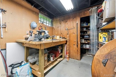 LOCATION, LOCATION, LOCATION, CLEAN UPDDATED 4 BDRM, 2 FULL BATH - photo 48