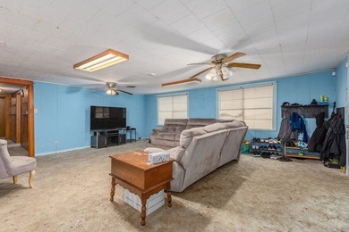 Come see this spacious home with Acreage Close to Town! Bonus! - photo 4
