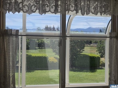 Your forever home awaits in this beautifully maintained - photo 12