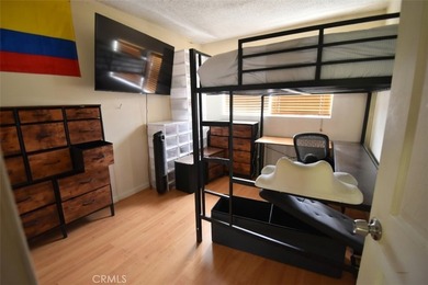 Welcome to this beautifully upgraded and exceptionally spacious - photo 20
