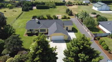 Your forever home awaits in this beautifully maintained - photo 33