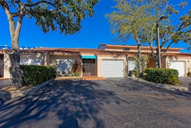 Lake Townhome/Townhouse For Sale in Miami Lakes, Florida