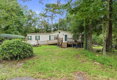 This spacious 3-bedroom, 2-bathroom home offers a bright - photo 1