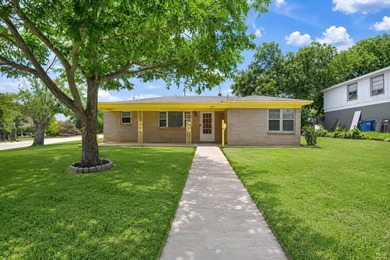 Welcome to 4028 Shawnee Trail-a home that gives you the space - photo 1