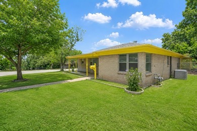 Welcome to 4028 Shawnee Trail-a home that gives you the space - photo 4