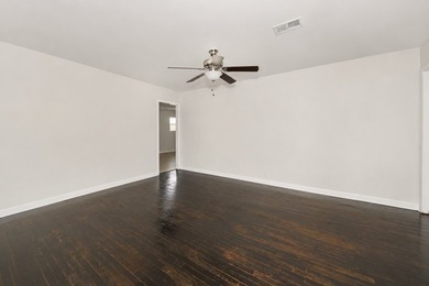 Welcome to 4028 Shawnee Trail-a home that gives you the space - photo 5