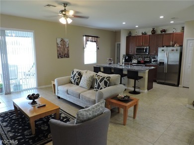MOVE IN READY AND EXTREMELY CLEAN! PICTURE PERFECT! ~ This - photo 11