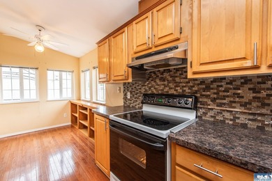 Lovely home with partial views of the Mountains and the Strait - photo 11