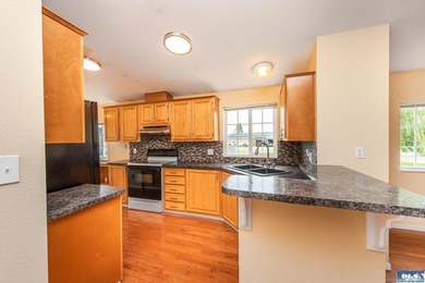 Lovely home with partial views of the Mountains and the Strait - photo 12