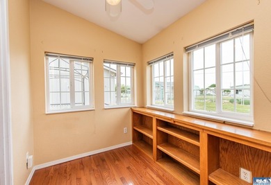 Lovely home with partial views of the Mountains and the Strait - photo 14
