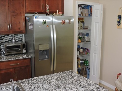 MOVE IN READY AND EXTREMELY CLEAN! PICTURE PERFECT! ~ This - photo 18