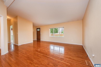 Lovely home with partial views of the Mountains and the Strait - photo 21