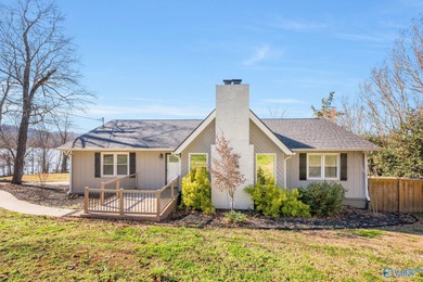 Neely Henry Lake Home For Sale in Glencoe Alabama
