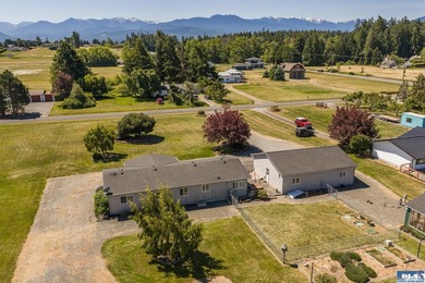 Lovely home with partial views of the Mountains and the Strait - photo 44