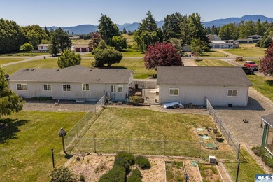 Lovely home with partial views of the Mountains and the Strait - photo 49