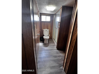 Cozy 2 bedroom /2 bath home with newer A/C Unit, Refrigerator - photo 24