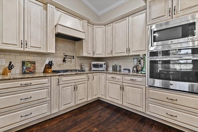 A rare 12-ACRE PRIVATE ESTATE offering exceptional luxury and - photo 27