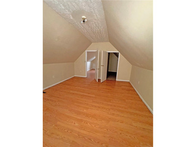 Excellent investment opportunity or owner occupant duplex in the - photo 11