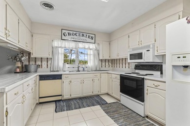 Opportunity awaits with this 3 bedroom 2 bathroom home located - photo 12