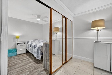 Welcome to this bright and spacious studio that lives like a - photo 15