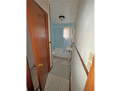 Excellent investment opportunity or owner occupant duplex in the - photo 19