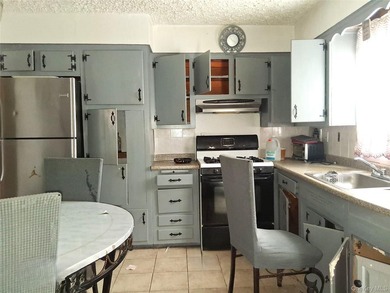 Spacious two-family home offering Two 3-bedroom, 1.5-bath units - photo 6