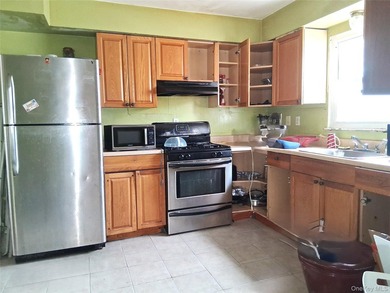 Spacious two-family home offering Two 3-bedroom, 1.5-bath units - photo 9