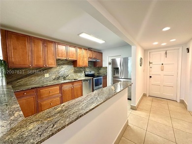 Rarely available well-maintained 3-bedroom 3.5-bathroom condo in - photo 4