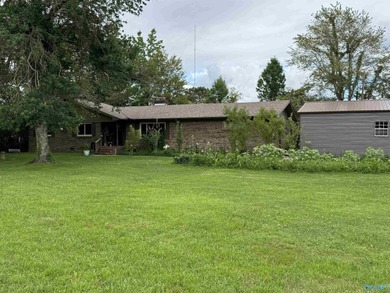 Lake Guntersville Home For Sale in Guntersville Alabama