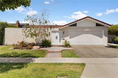 SINGLE STORY, Pool with 4 bedroom and 2 bathrooms in the heart - photo 1