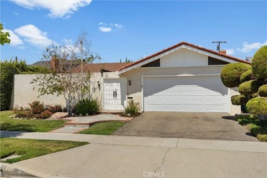 SINGLE STORY, Pool with 4 bedroom and 2 bathrooms in the heart - photo 2