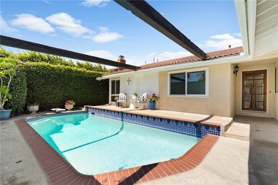 SINGLE STORY, Pool with 4 bedroom and 2 bathrooms in the heart - photo 3