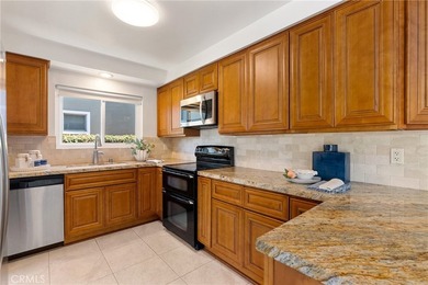 SINGLE STORY, Pool with 4 bedroom and 2 bathrooms in the heart - photo 10