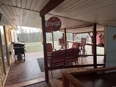 Welcome home to this well-maintained 3-bedroom, 2-bath property - photo 6