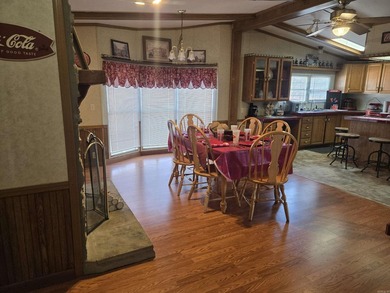Welcome home to this well-maintained 3-bedroom, 2-bath property - photo 7
