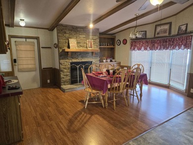 Welcome home to this well-maintained 3-bedroom, 2-bath property - photo 8