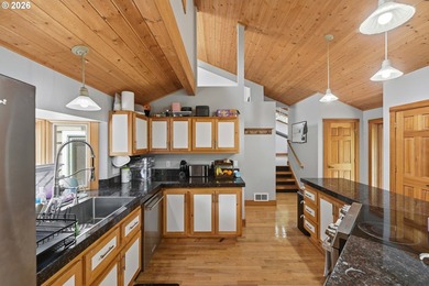 Architecturally distinctive and thoughtfully designed, this - photo 11